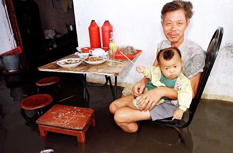 Tran lut o Trung Quoc nam 1998 qua anh-Hinh-3